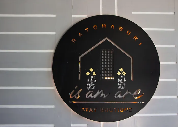 โรงแรม Is Am Are Boutique