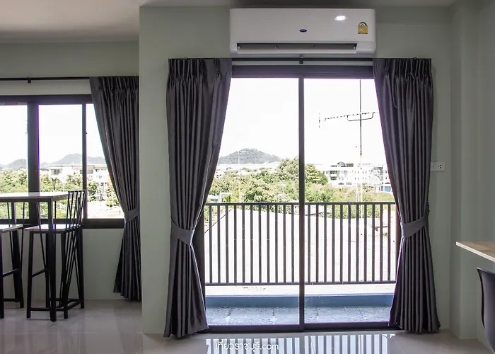 โรงแรม Is Am Are Boutique 3*